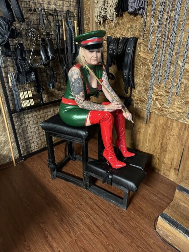 Inked Milf In Latex Dominant Bitch 5