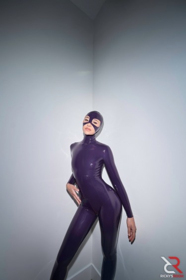 Liz Jordan In The Plum Latex Anal Affair 12