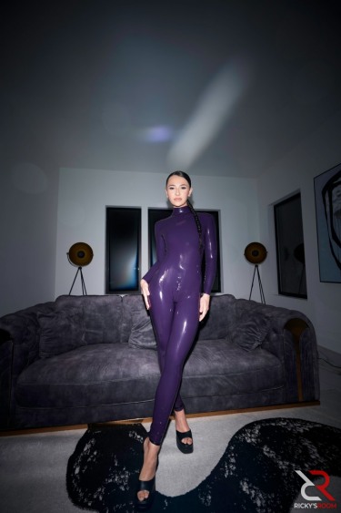 Liz Jordan In The Plum Latex Anal Affair 2