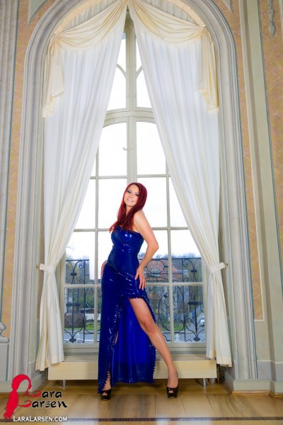 Classical Diva In Blue Latex Dress 4