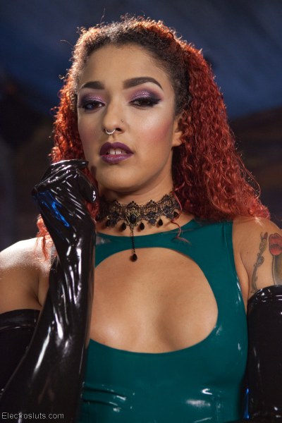 Daisy Ducati In Latex And Boots 6