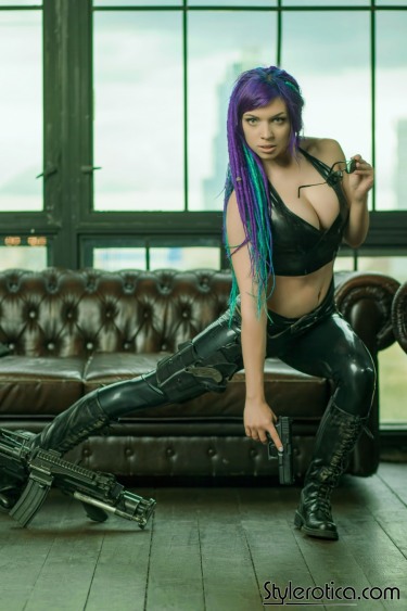 Inked Latex Hottie With Guns 3