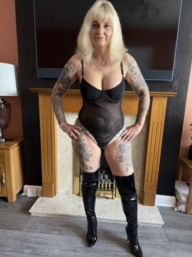 Inked Milf In Black Pvc Boots And Basque 1