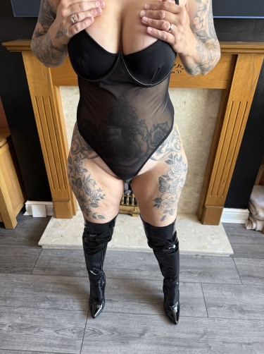 Inked Milf In Black Pvc Boots And Basque 6