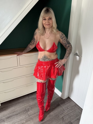 Inked Milf In Red Hot Pvc Boots And Baby Oil 1