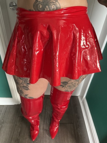 Inked Milf In Red Hot Pvc Boots And Baby Oil 9