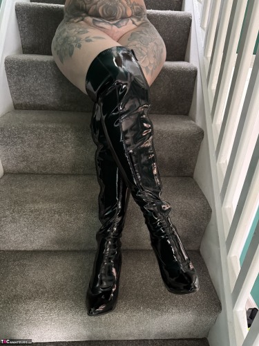 Inked Milf In Smooth Pussy And Pvc Thigh High Boots 10