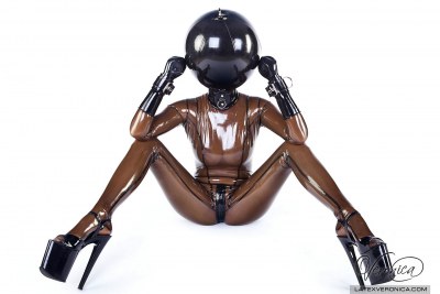 Latex Veronica In Rubber Dungeon 6