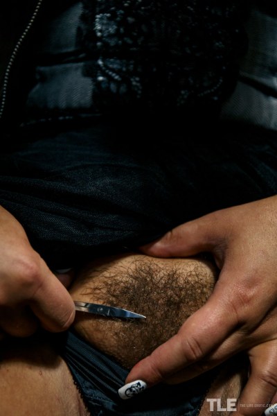 Lola Ash In Need To Shave It 5