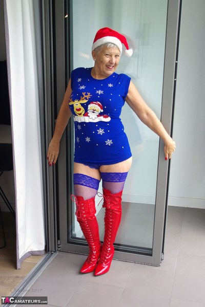 Naughty Mrs Santa Savana 11
