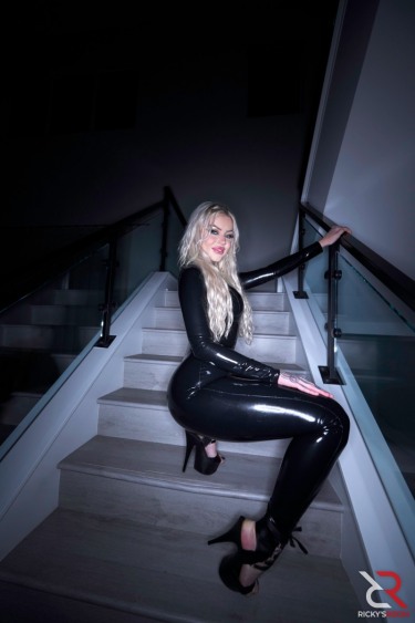 Nichole Saphir In Unzip For Easy Access 12