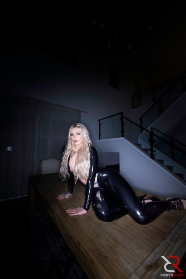 Nichole Saphir In Unzip For Easy Access 8