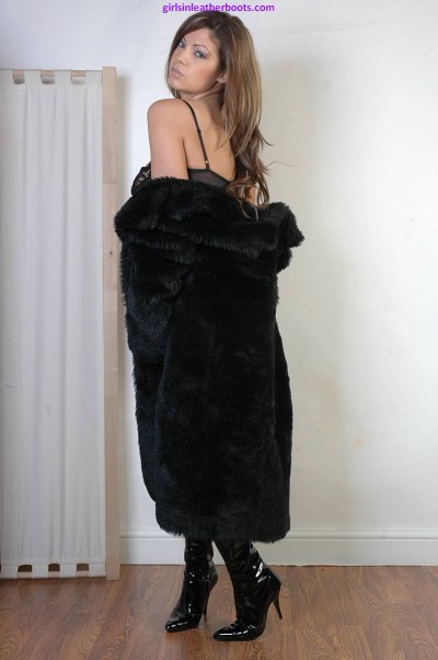 Perfect In Fur And Long Boots 6