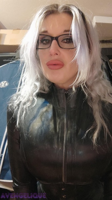 Selfie Time Miss Mistress 1