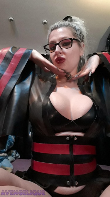 Selfie Time Rubber Geisha 2