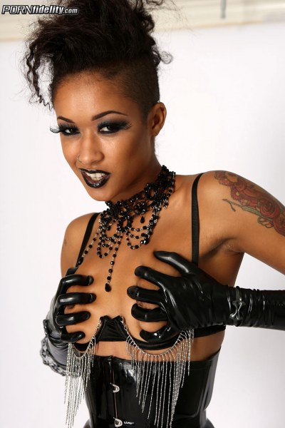 Skin Diamond In Black Latex Corset 13