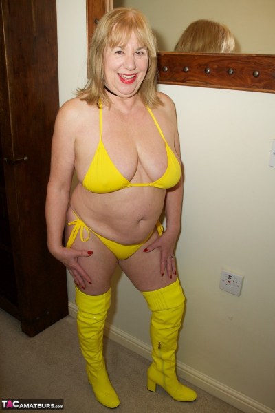 Speedy Bee In Yellow Bikini And Boots 3