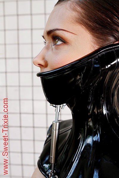 Sweet Trixie In Her Sexy Latex Clothes 10