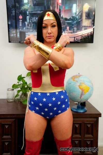 Wonder Woman Becomes Super Slut With Jennifer White 5