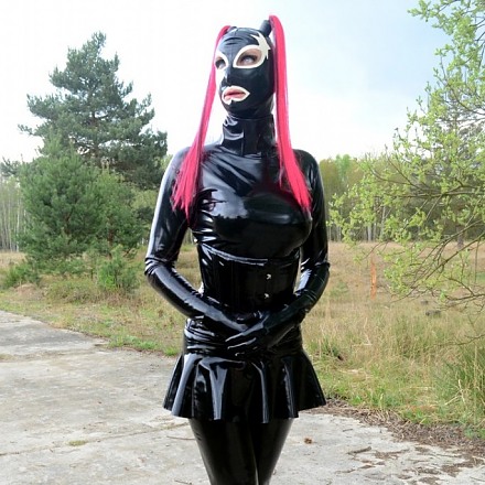 Rubberdoll Poses Outdoors In Shiny Black Latex And Boots